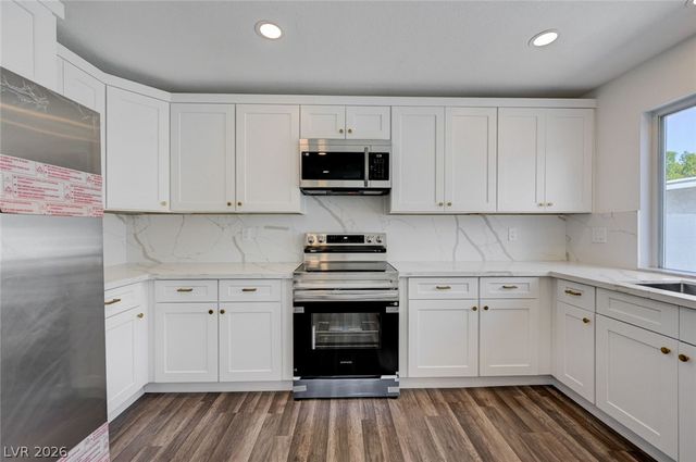 571 Greenbriar Townhouse Way, Las Vegas, NV 89121
