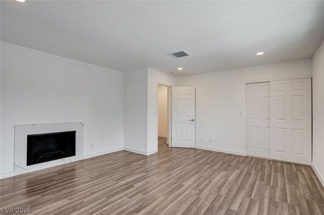 571 Greenbriar Townhouse Way, Las Vegas, NV 89121