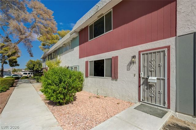 571 Greenbriar Townhouse Way, Las Vegas, NV 89121