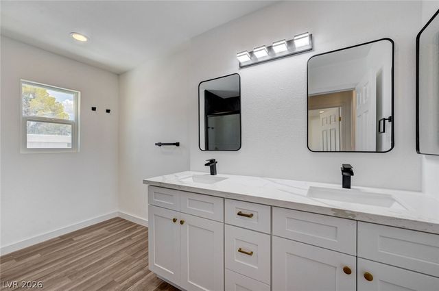 571 Greenbriar Townhouse Way, Las Vegas, NV 89121