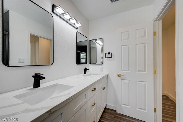 571 Greenbriar Townhouse Way, Las Vegas, NV 89121