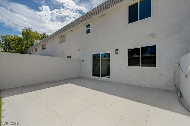 571 Greenbriar Townhouse Way, Las Vegas, NV 89121