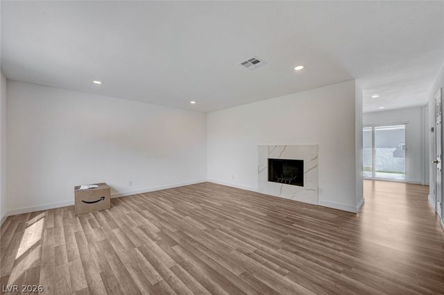571 Greenbriar Townhouse Way, Las Vegas, NV 89121