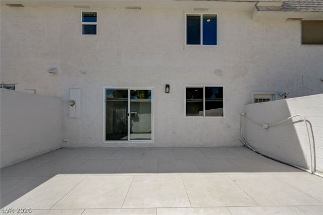 571 Greenbriar Townhouse Way, Las Vegas, NV 89121
