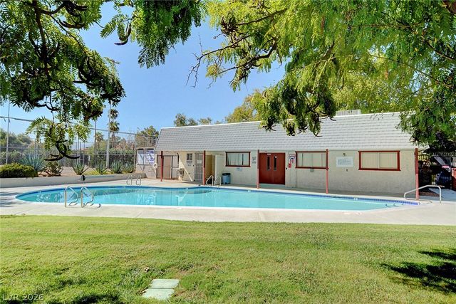 571 Greenbriar Townhouse Way, Las Vegas, NV 89121