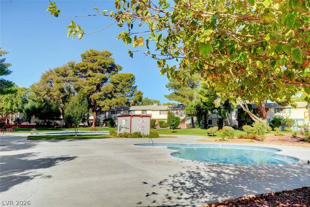 571 Greenbriar Townhouse Way, Las Vegas, NV 89121