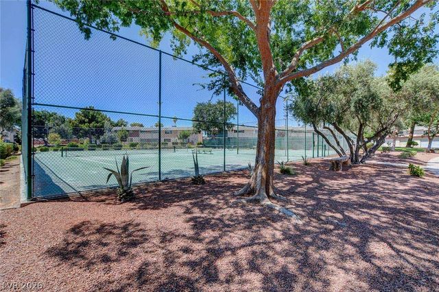 571 Greenbriar Townhouse Way, Las Vegas, NV 89121