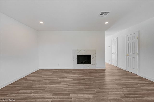 571 Greenbriar Townhouse Way, Las Vegas, NV 89121