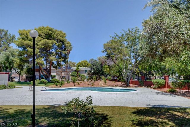 571 Greenbriar Townhouse Way, Las Vegas, NV 89121