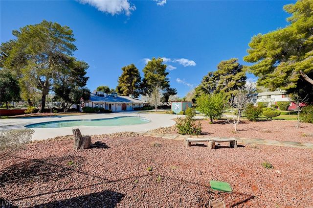 571 Greenbriar Townhouse Way, Las Vegas, NV 89121