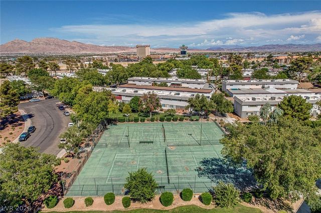 571 Greenbriar Townhouse Way, Las Vegas, NV 89121