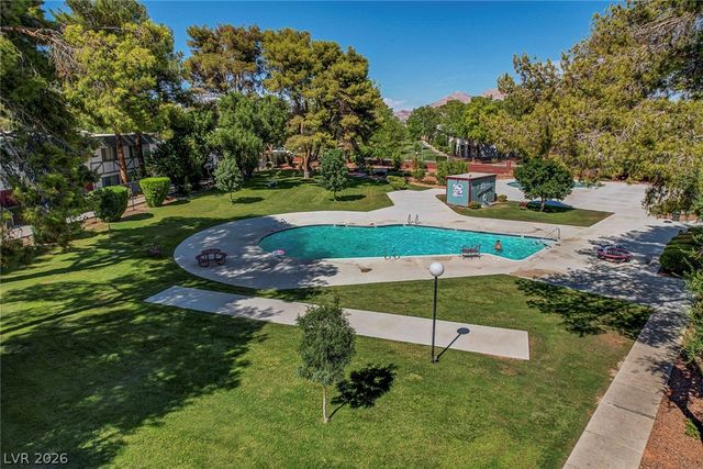571 Greenbriar Townhouse Way, Las Vegas, NV 89121