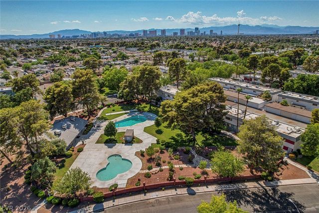 571 Greenbriar Townhouse Way, Las Vegas, NV 89121