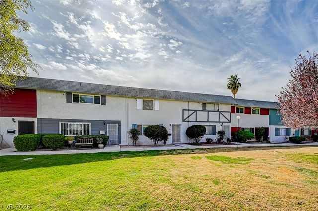 571 Greenbriar Townhouse Way, Las Vegas, NV 89121