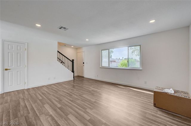 571 Greenbriar Townhouse Way, Las Vegas, NV 89121