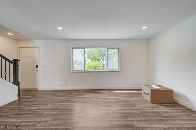 571 Greenbriar Townhouse Way, Las Vegas, NV 89121
