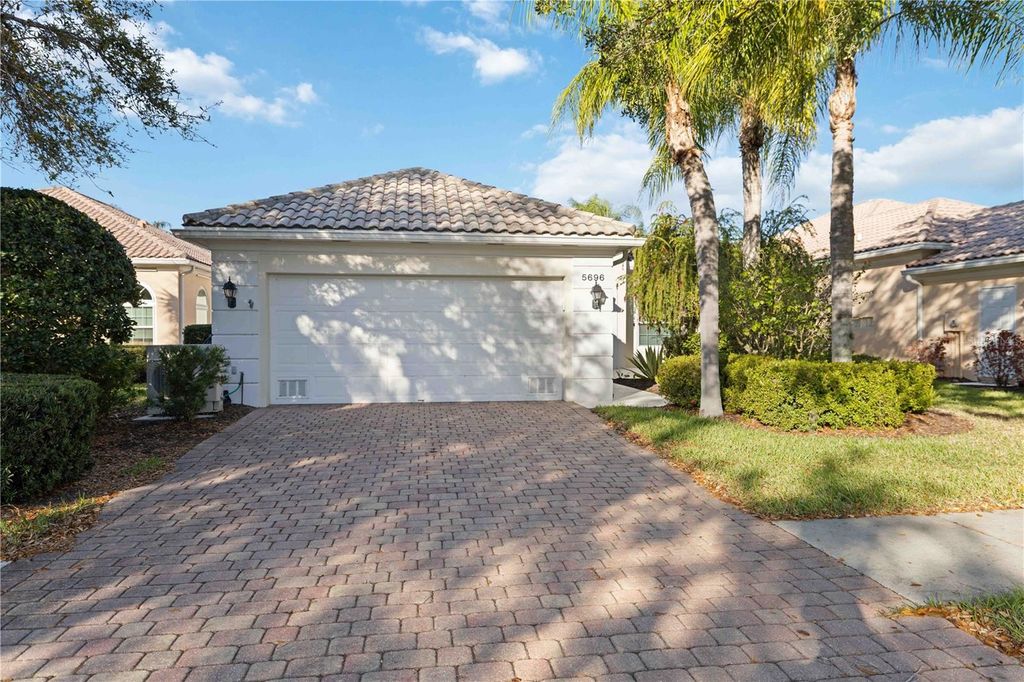 Image 3 of property listing at 5696 FERRARA DRIVE, Sarasota, FL 34238