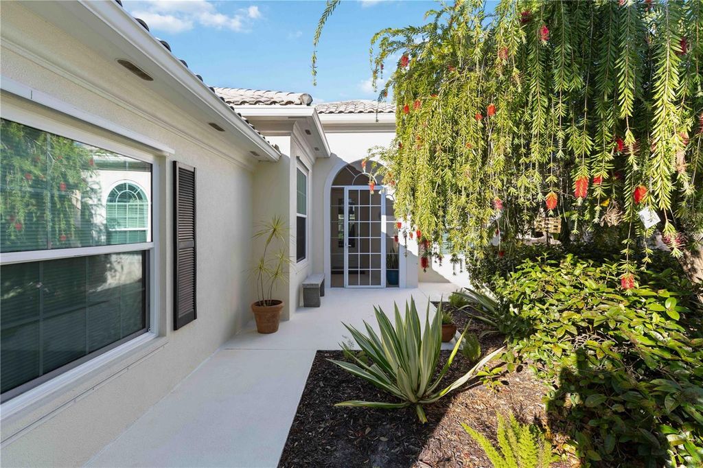 Image 5 of property listing at 5696 FERRARA DRIVE, Sarasota, FL 34238