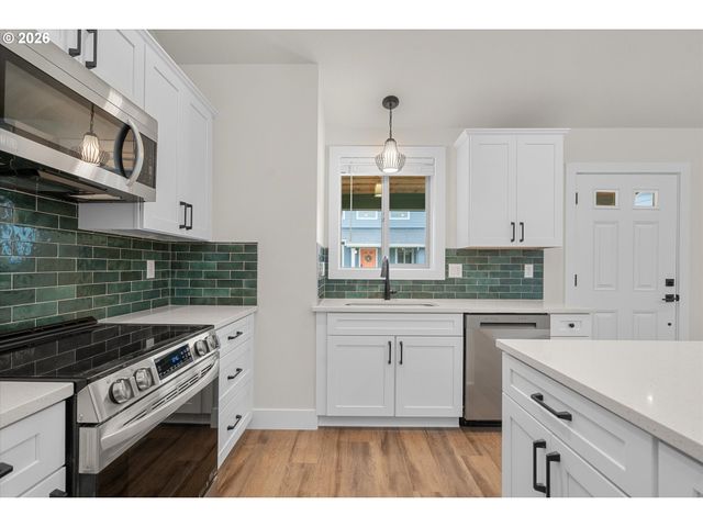 12258 Meadowlawn Dr, Oregon City, OR 97045