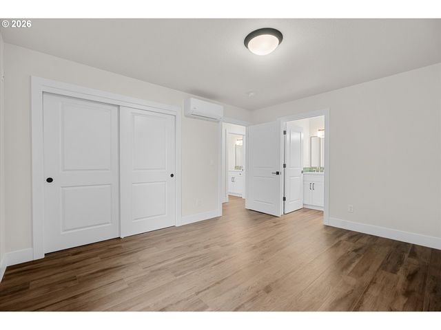 12258 Meadowlawn Dr, Oregon City, OR 97045