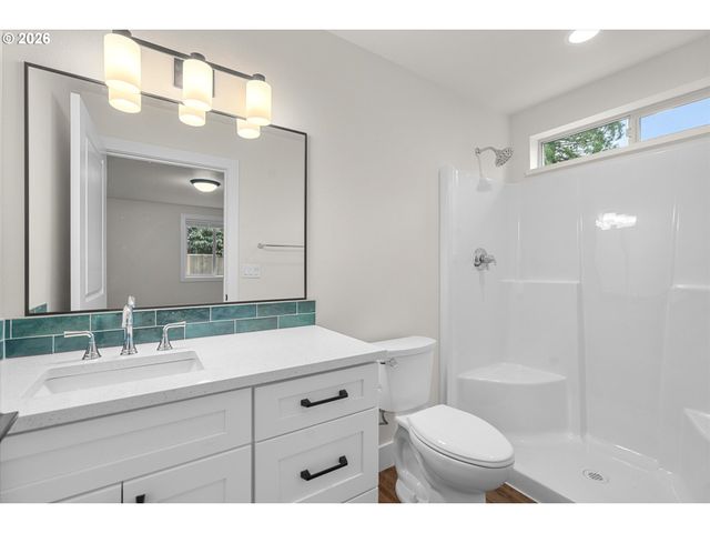 12258 Meadowlawn Dr, Oregon City, OR 97045