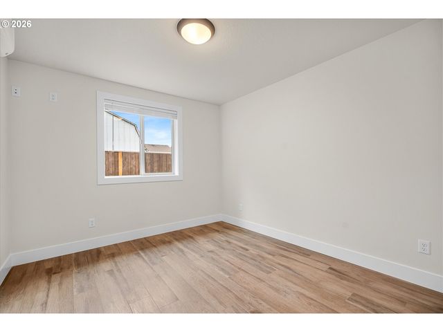 12258 Meadowlawn Dr, Oregon City, OR 97045