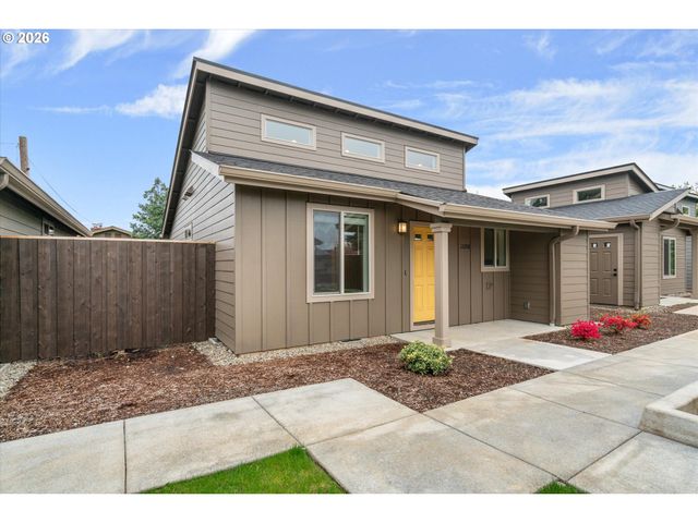 12258 Meadowlawn Dr, Oregon City, OR 97045