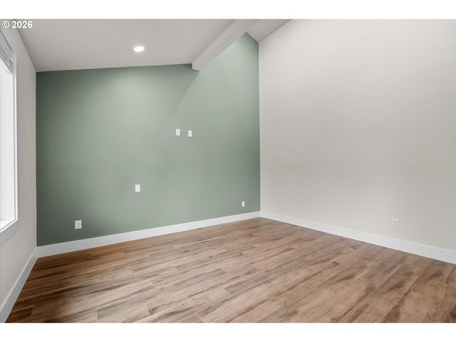 12258 Meadowlawn Dr, Oregon City, OR 97045