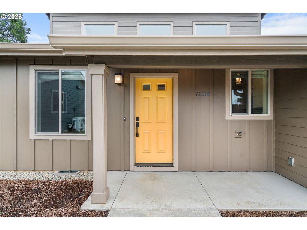 12258 Meadowlawn Dr, Oregon City, OR 97045