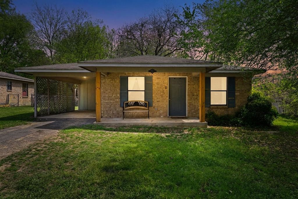 308 N Taylor St., Gladewater, TX 75647