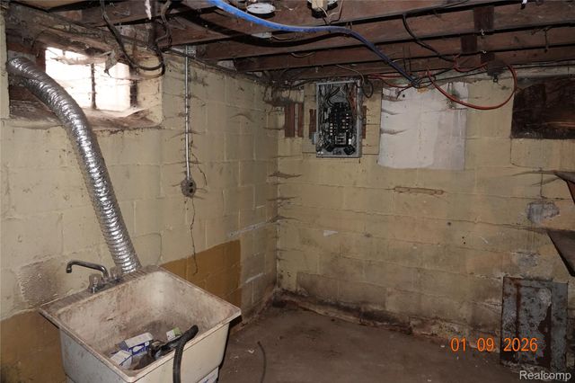 11646 Glastonbury Avenue, Detroit, MI 48228