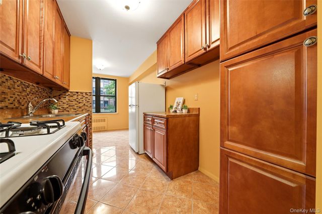 1874 Pelham Pkway S 2N, Bronx, NY 10461