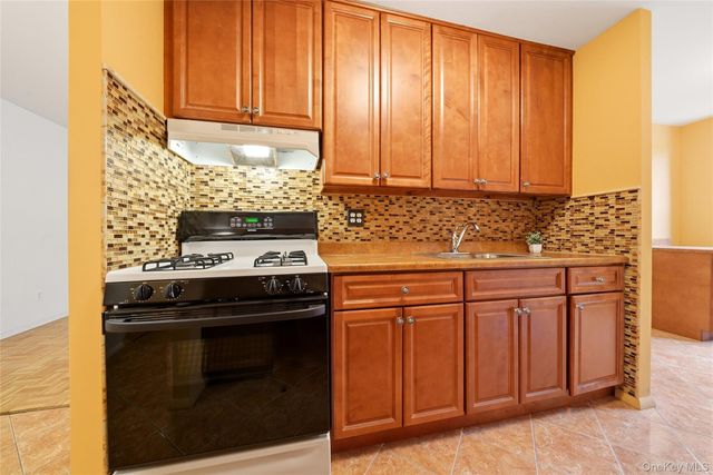 1874 Pelham Pkway S 2N, Bronx, NY 10461
