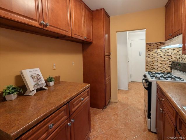 1874 Pelham Pkway S 2N, Bronx, NY 10461