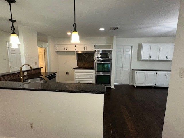 2704 Yorkshire Court, Grapevine, TX 76051