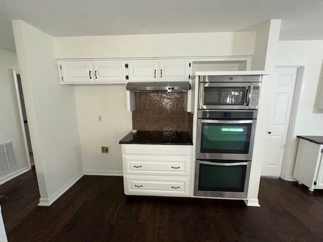 2704 Yorkshire Court, Grapevine, TX 76051