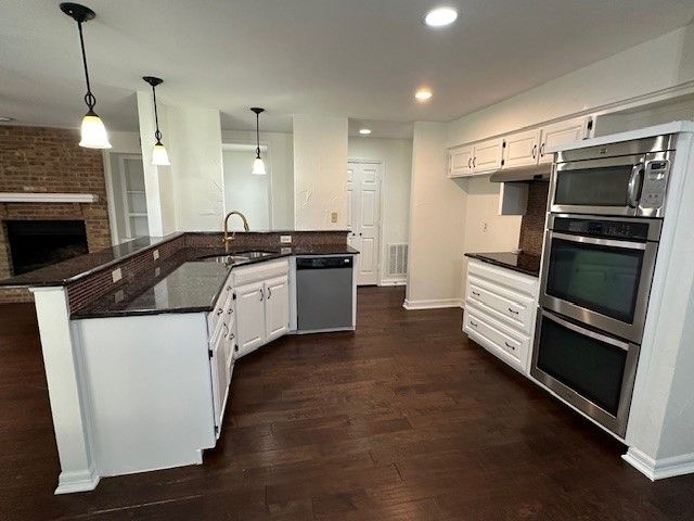 2704 Yorkshire Court, Grapevine, TX 76051