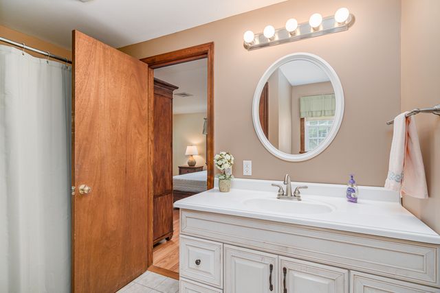 7 Side Hill Lane, Danbury, CT 06810