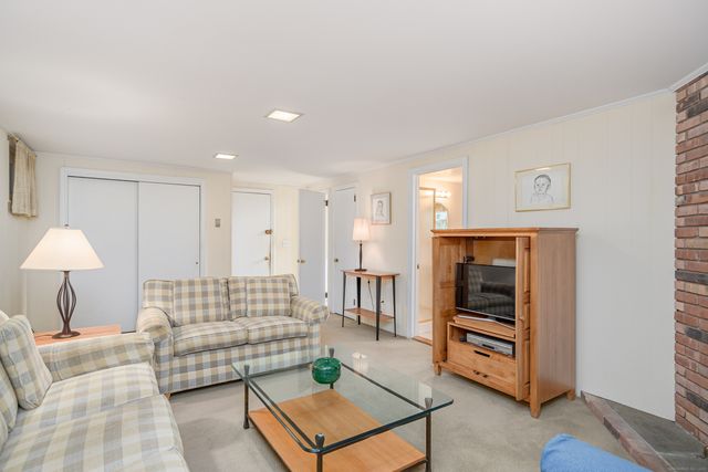 7 Side Hill Lane, Danbury, CT 06810
