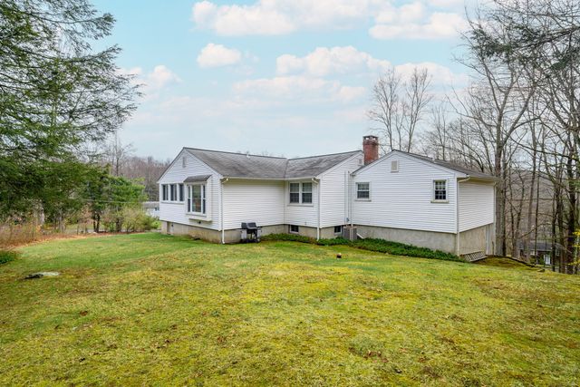7 Side Hill Lane, Danbury, CT 06810