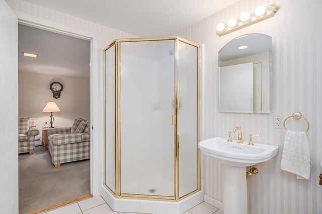 7 Side Hill Lane, Danbury, CT 06810