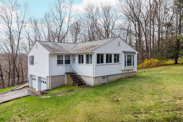 7 Side Hill Lane, Danbury, CT 06810
