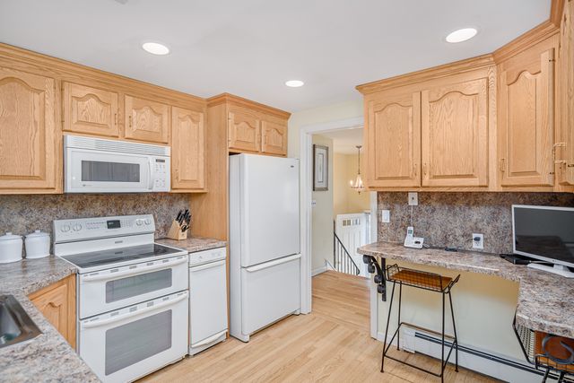 7 Side Hill Lane, Danbury, CT 06810