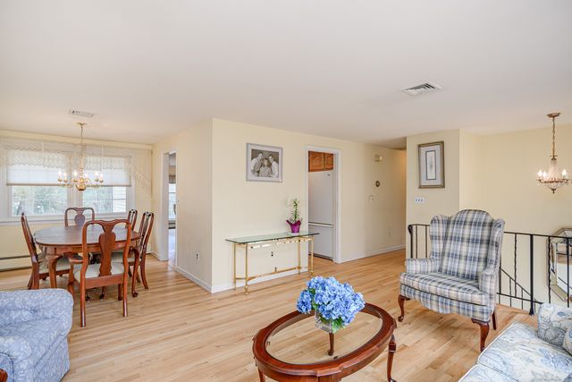 7 Side Hill Lane, Danbury, CT 06810