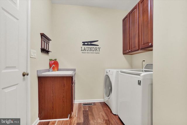 1534 SYCAMORE TER, York, PA 17403