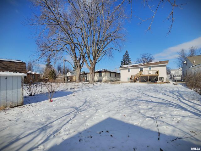 2210 W CLARKE Avenue, West Peoria, IL 61604