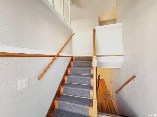 2210 W CLARKE Avenue, West Peoria, IL 61604