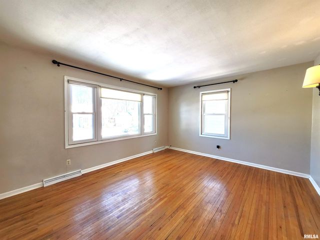 2210 W CLARKE Avenue, West Peoria, IL 61604