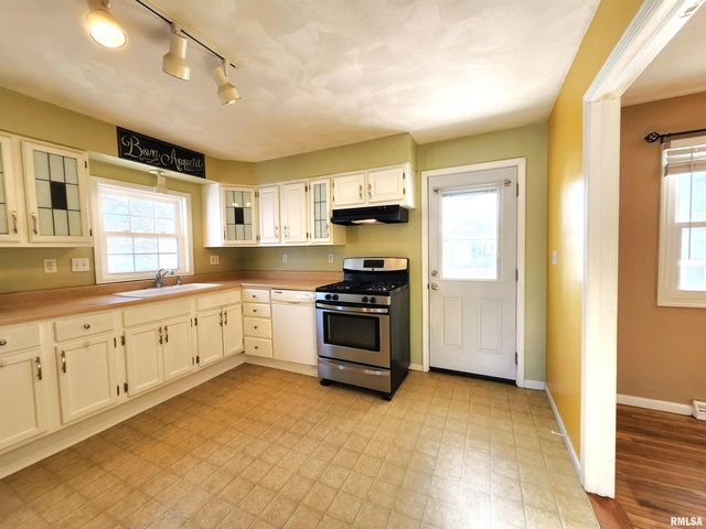 2210 W CLARKE Avenue, West Peoria, IL 61604