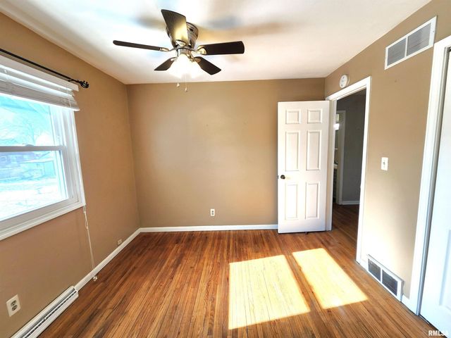 2210 W CLARKE Avenue, West Peoria, IL 61604